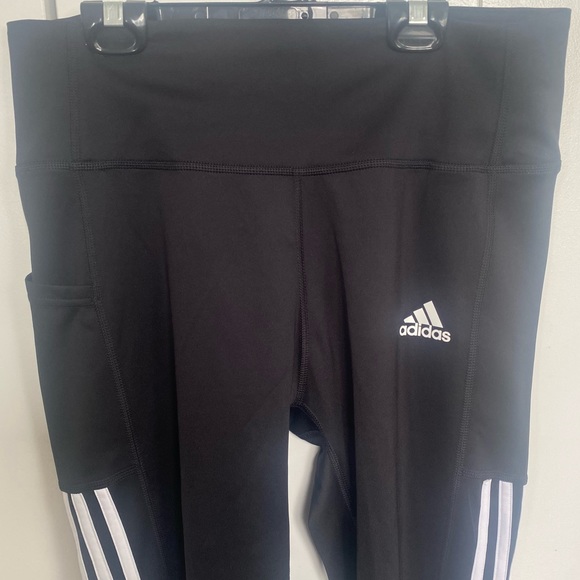 NWOT Women’s Adidas Slim Fit Black 3 Stripe Track Pants Size Large - AEROREADY - Picture 2 of 8